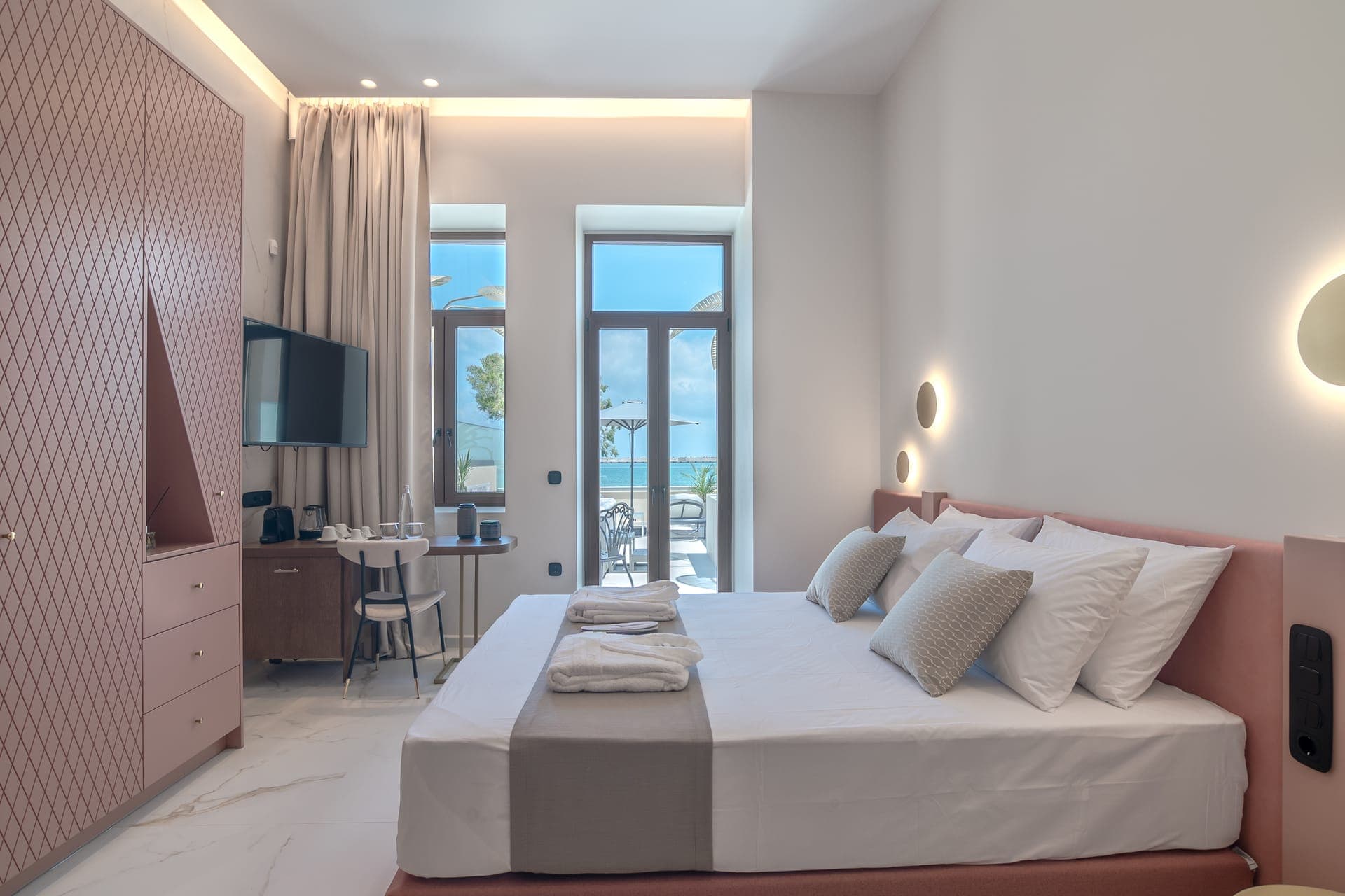 Executive Suite with Outdoor Jacuzzi - Sea View | Rethymnon Old Town