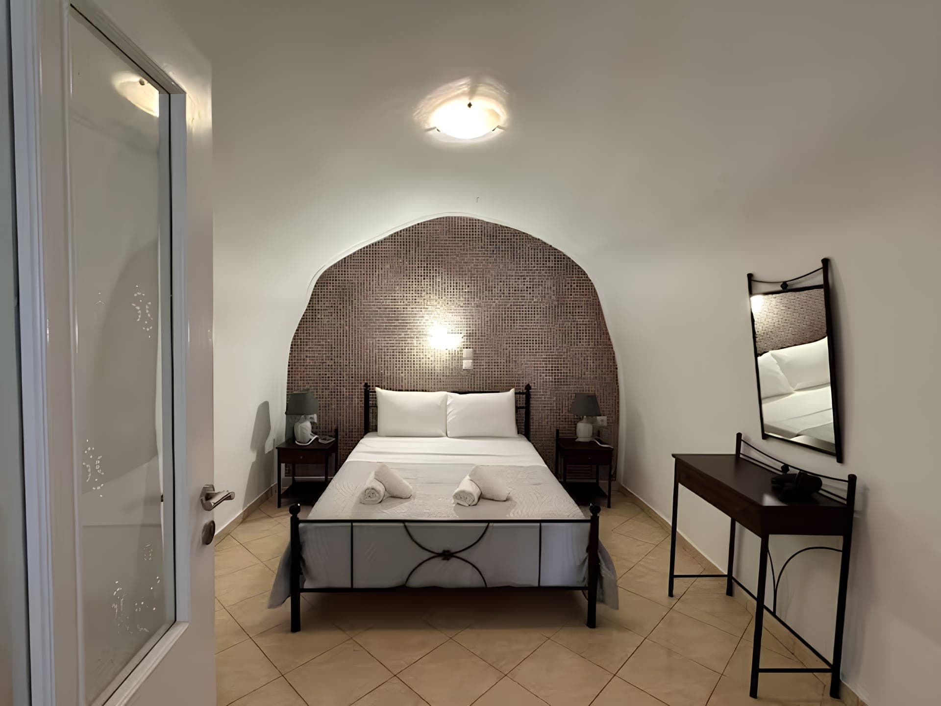Family Cave Apartment with Attic