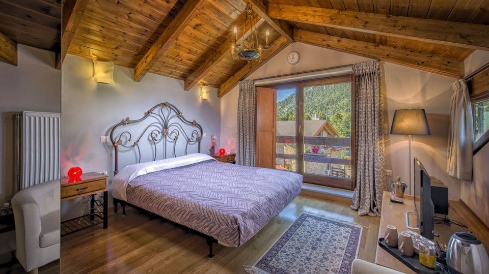 Deluxe Chalet Protogeneia