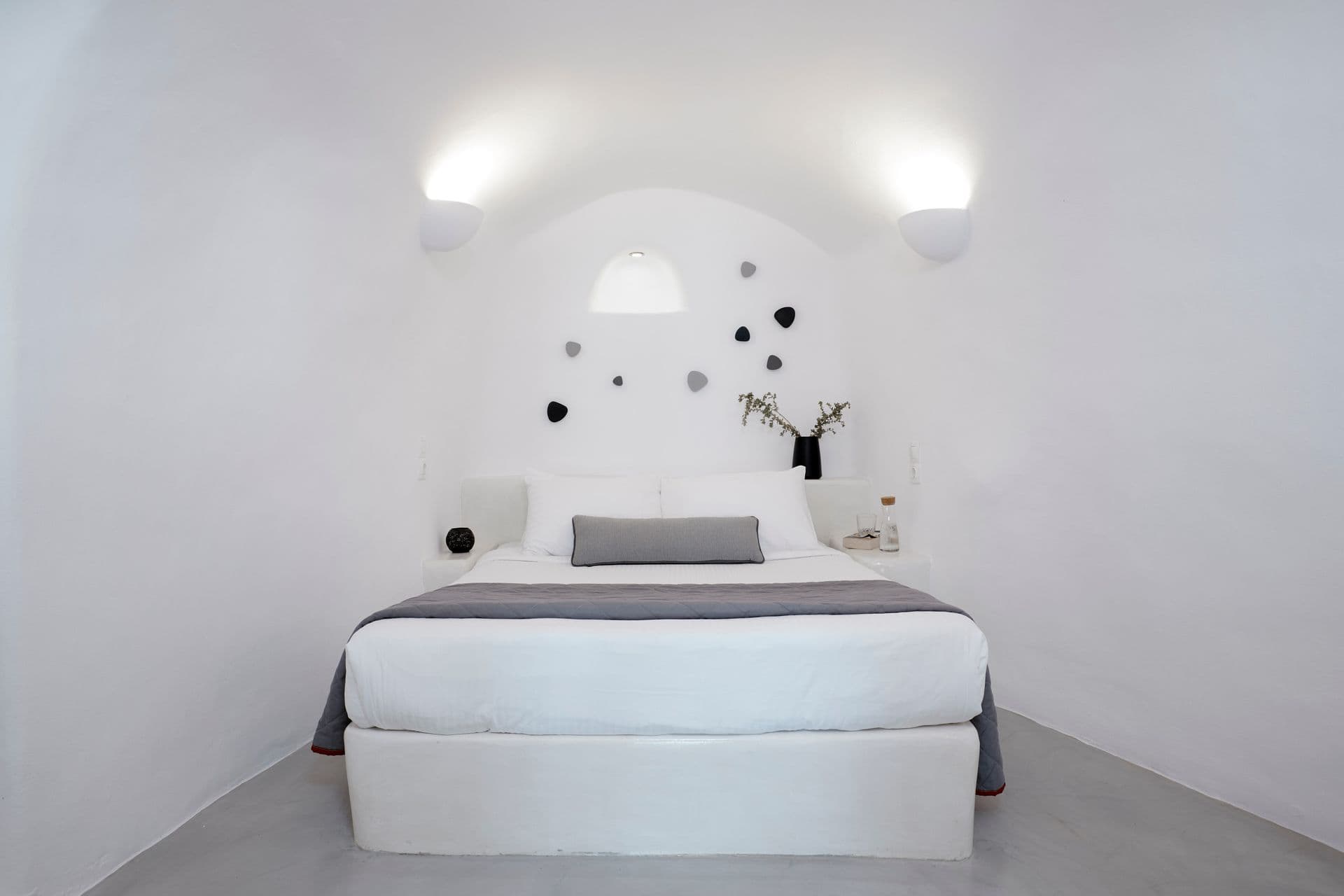 Deluxe One-Bedroom Cave Villa with Outdoor Hot Tub