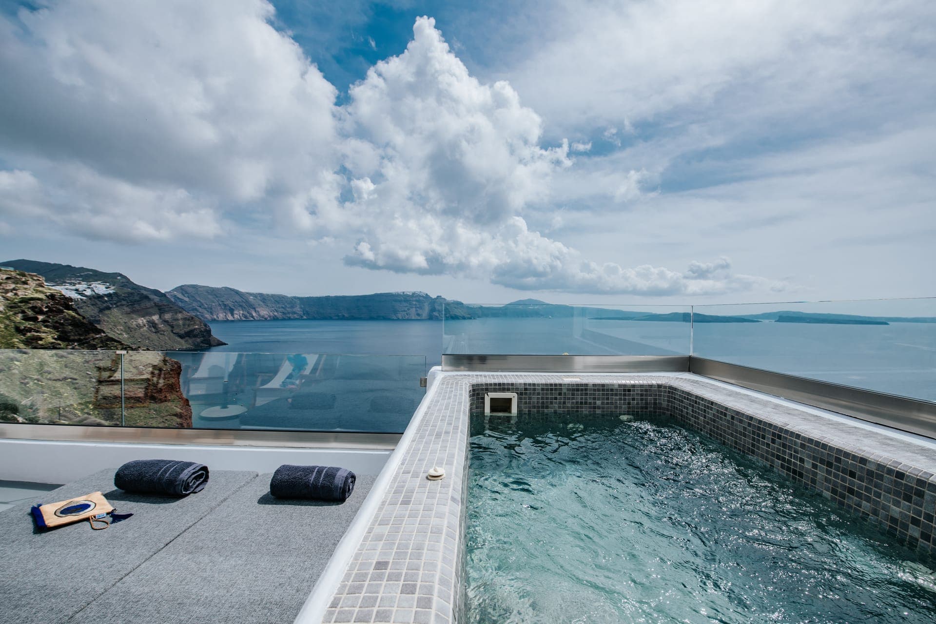 Grand Cave Villa with Outdoor Hot Tub