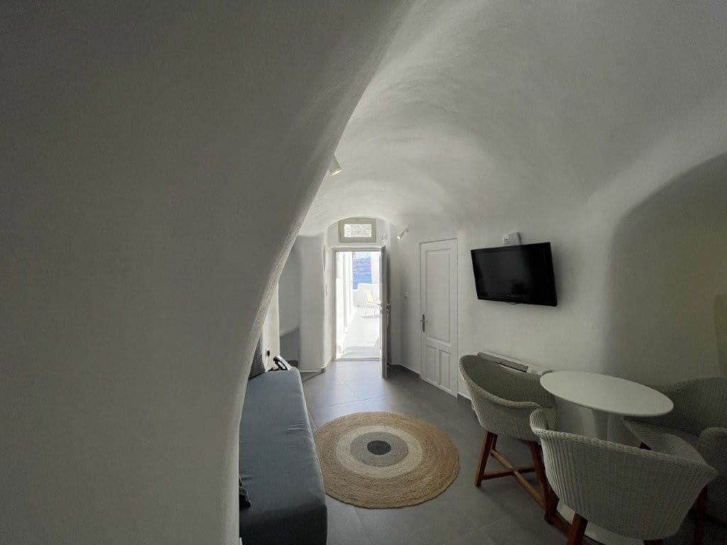 Family Cave Suite with Caldera & Sea View