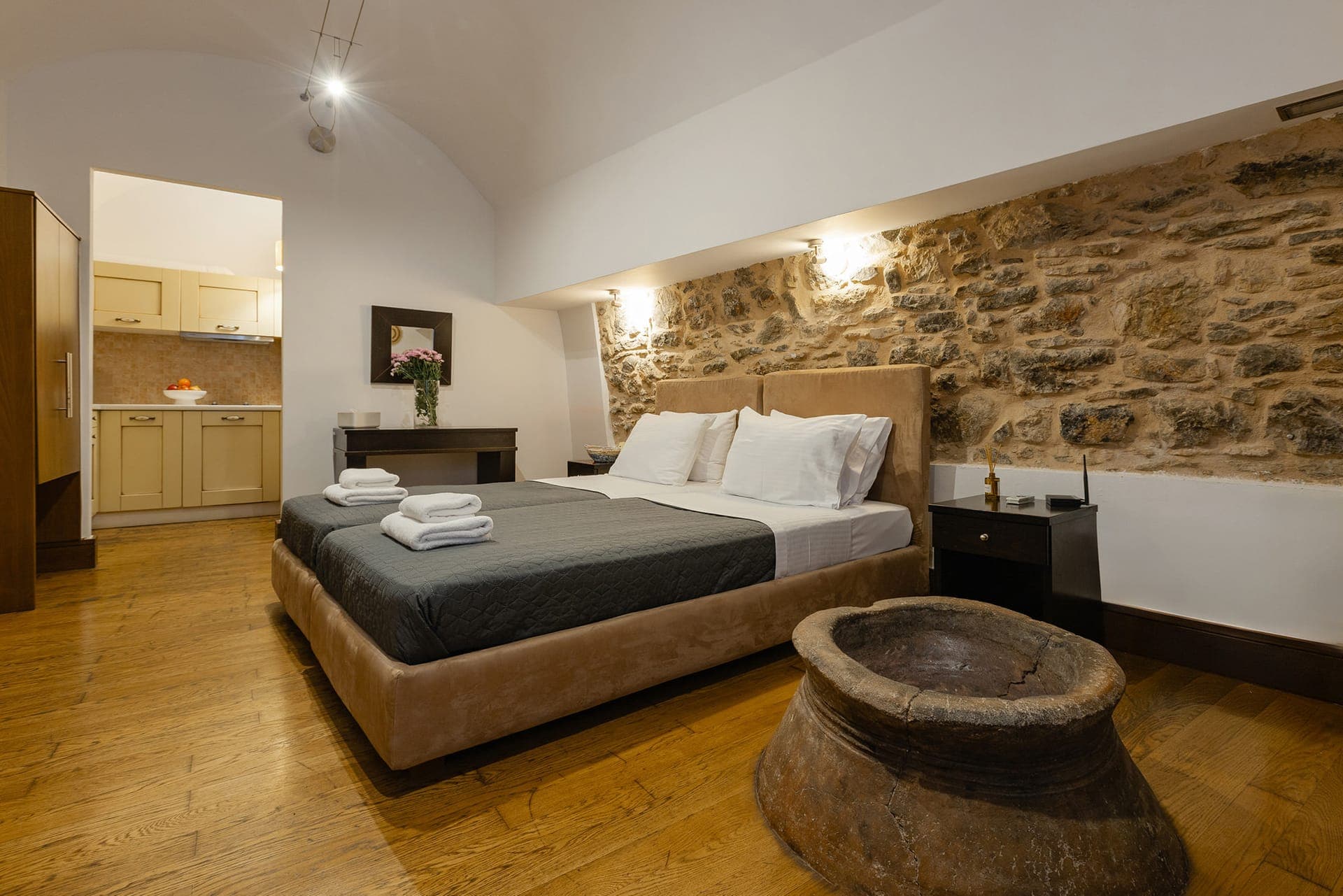 Voltes 10 - Deluxe Studio | 2 Single Beds & Private Kitchen | Sleeps 2