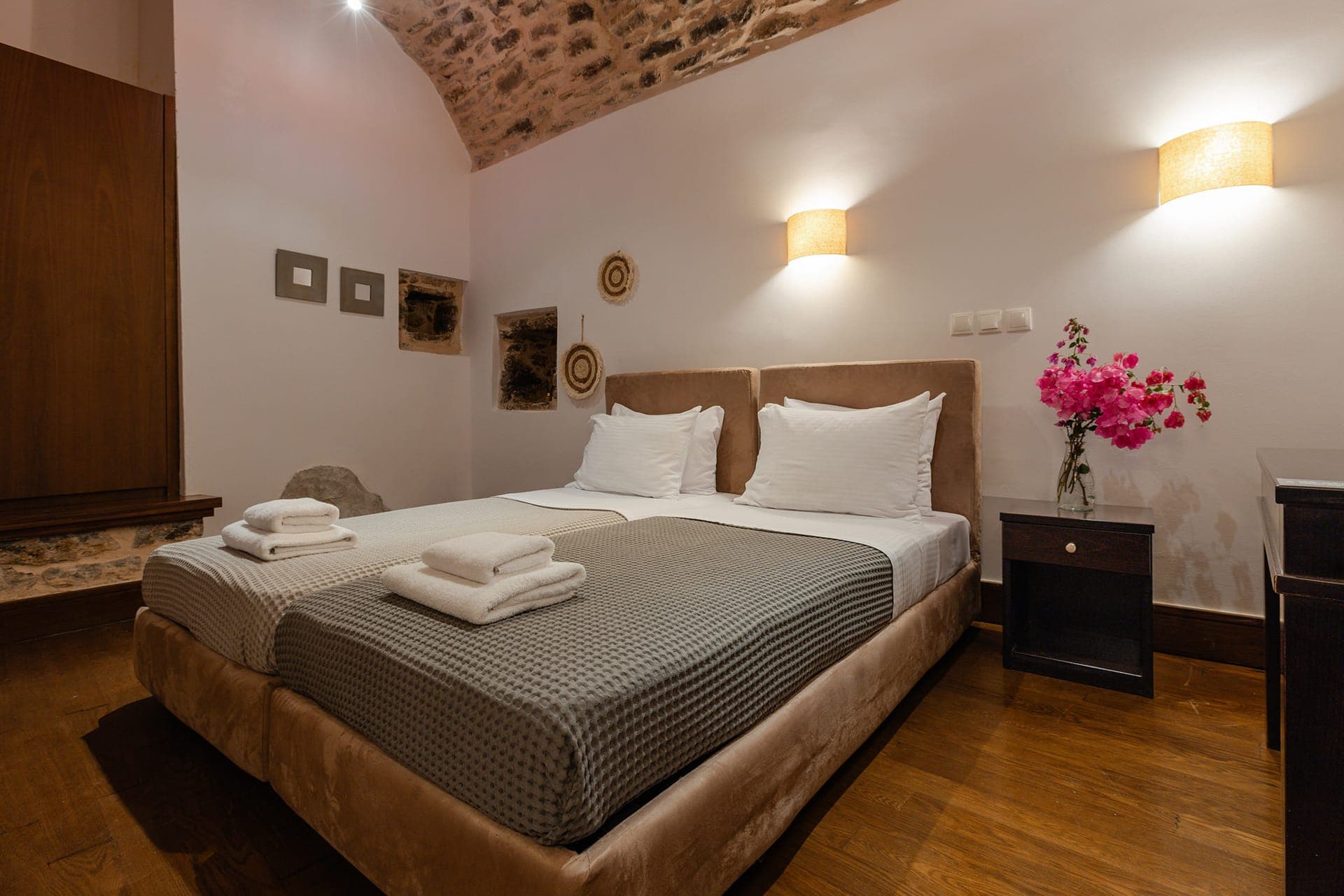 Voltes 11 - Standard Studio | 2 Single Beds & Kitchenette | Sleeps 2