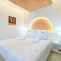 Honeymoon Suite with Indoor Hot Tub and Caldera View