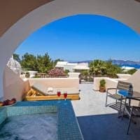 Studio with Outdoor Hot Tub and Sea View