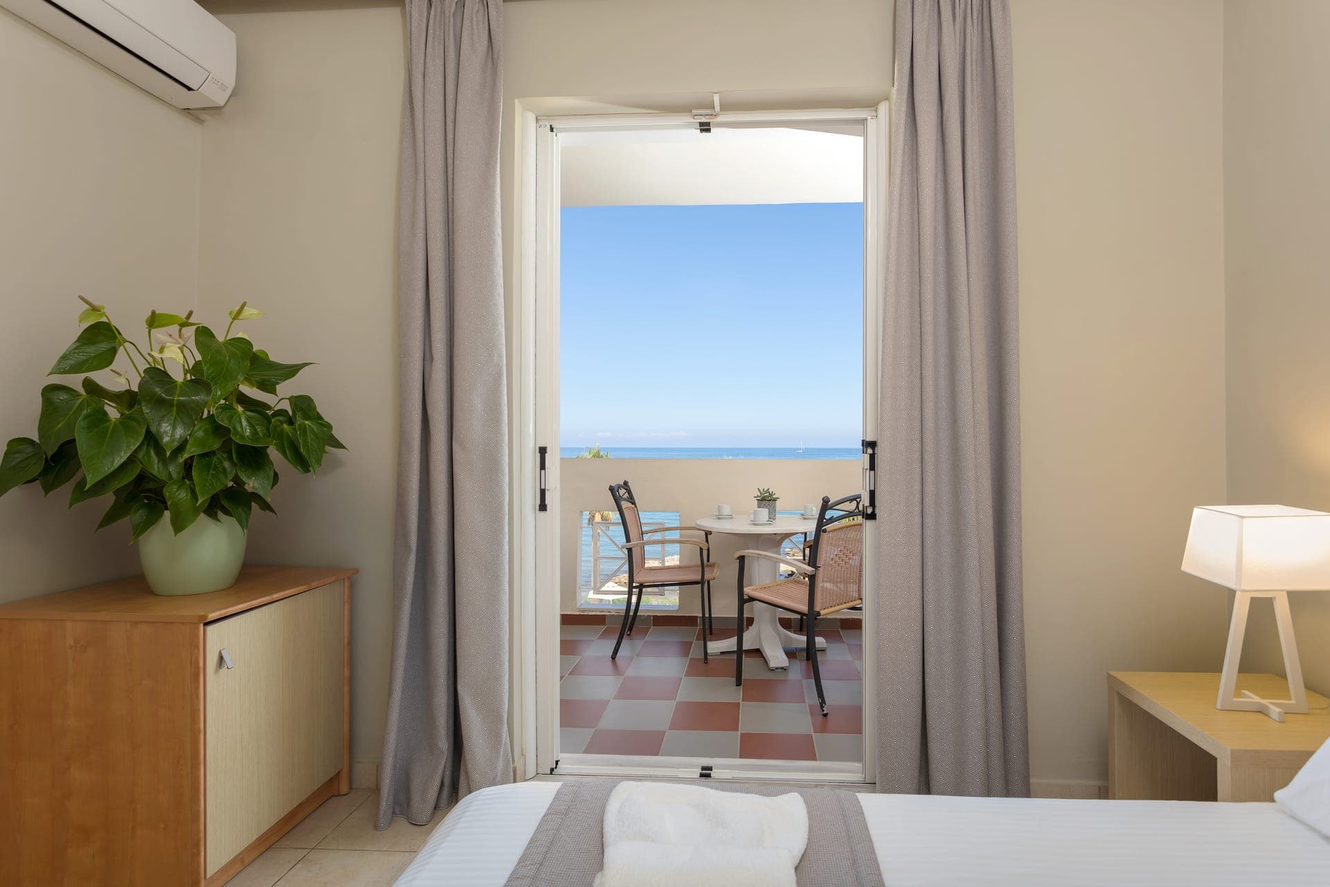 Two Bedrooms Apartment with Front Sea View and Pool View