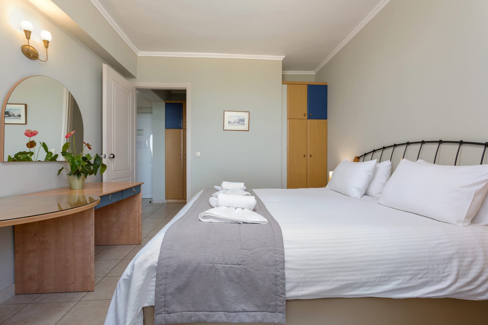 Two-Bedroom Apartment with Side Sea View - Disability Access