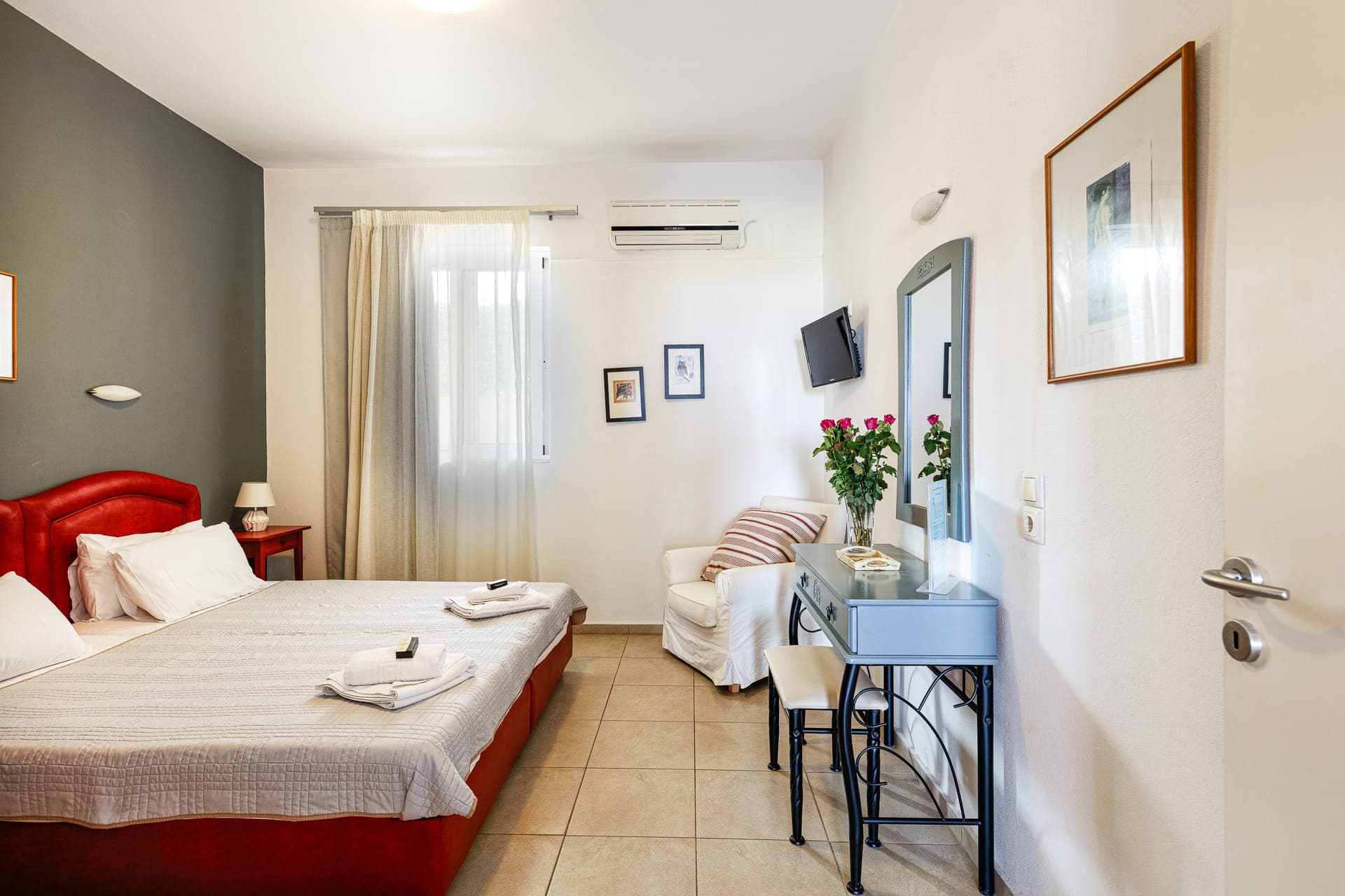 One Bedroom Apartment Sea View
