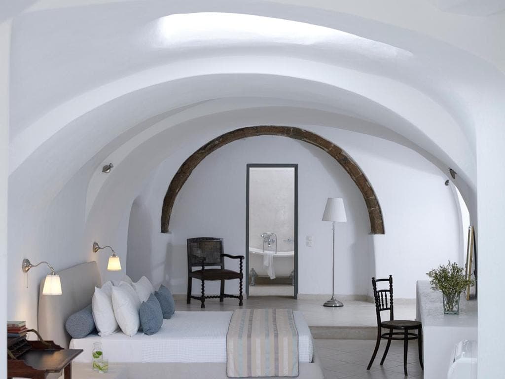 Cave Suite with Sharing Jacuzzi