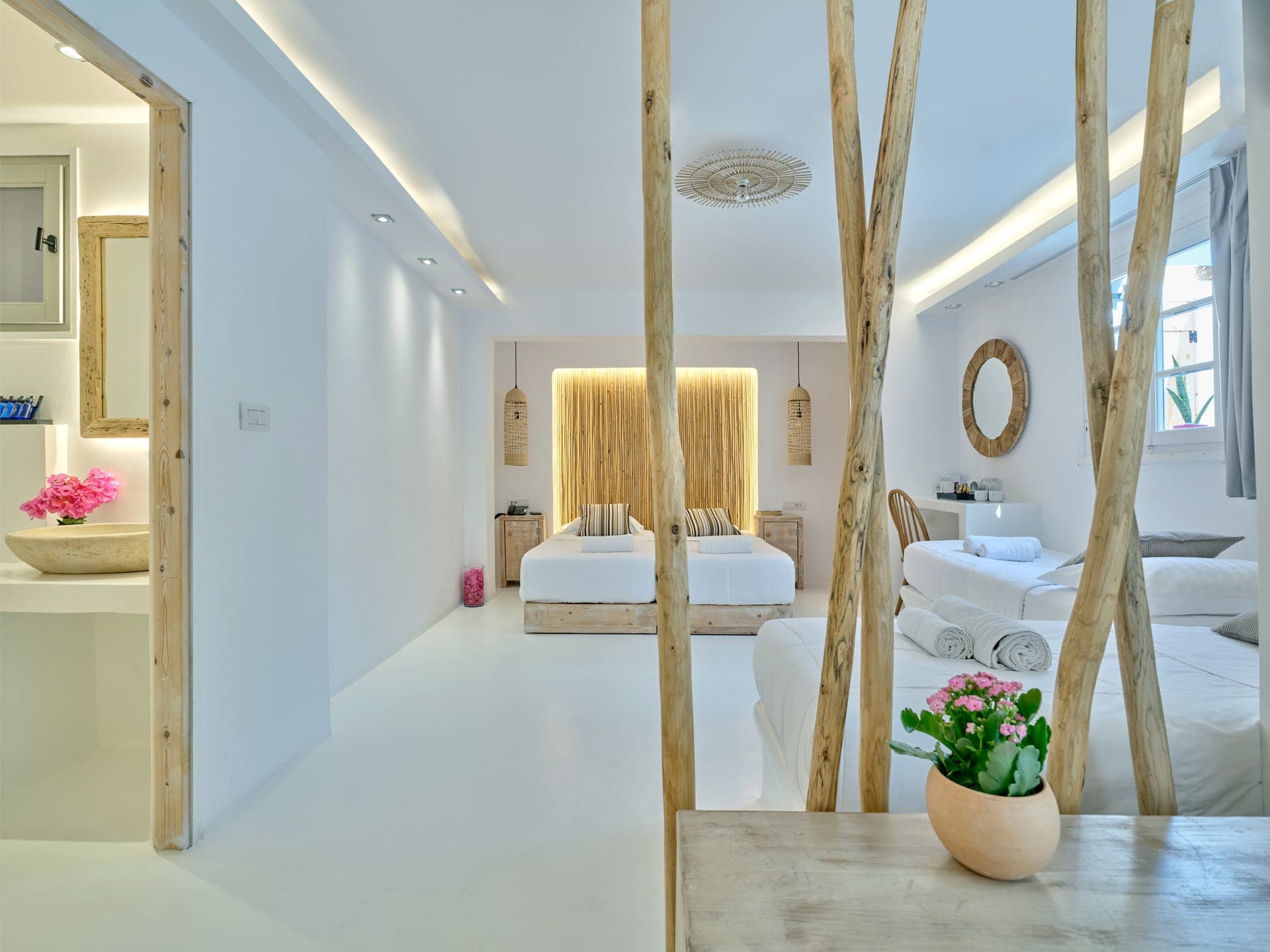 PREMIUM QUAD Room with Courtyard View